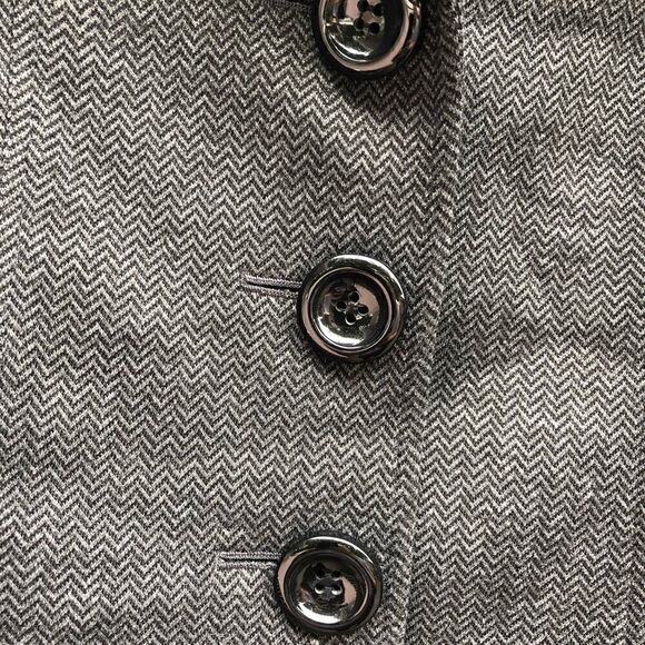 Beautiful soft Tahari jacket - Picture 5 of 6